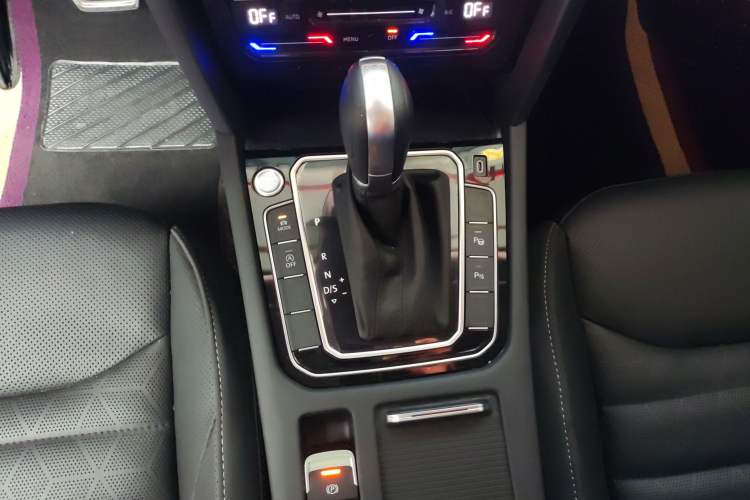 Used Volkswagen CC 2021 380TSI Striking Edition Gear Lever