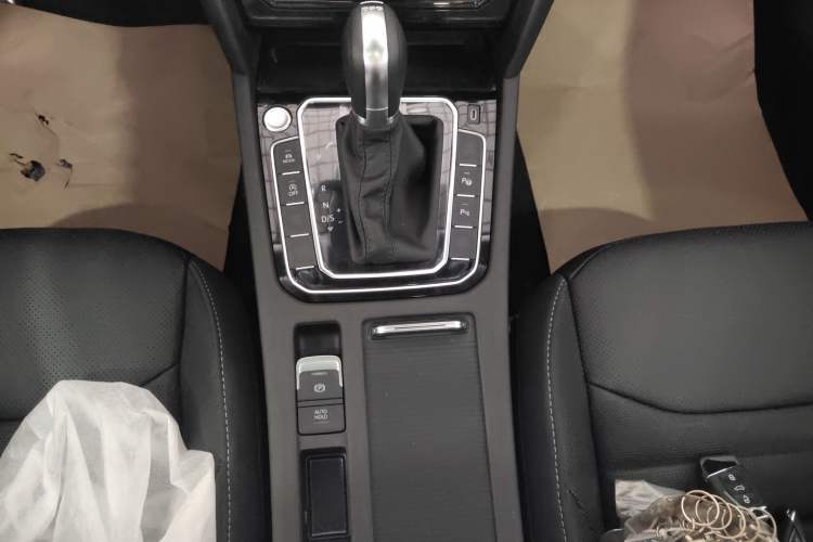 Used Volkswagen CC 2021 380TSI Striking Edition Gear Lever
