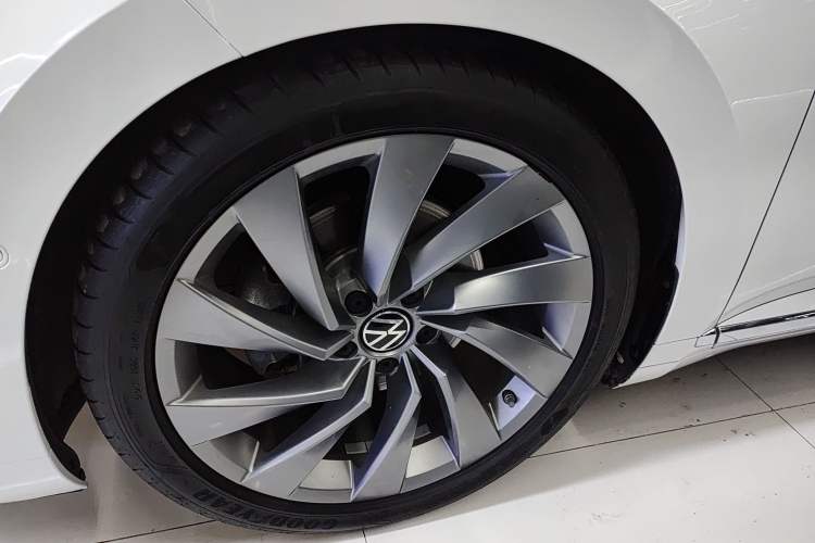 Used Volkswagen CC 2021 380TSI Striking Edition Left Front Wheel Hub