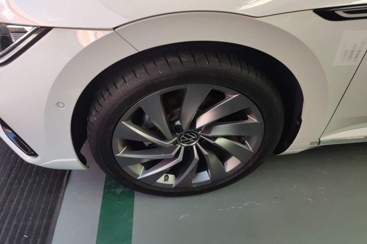 Used Volkswagen CC 2021 380TSI Striking Edition Left Front Wheel Hub