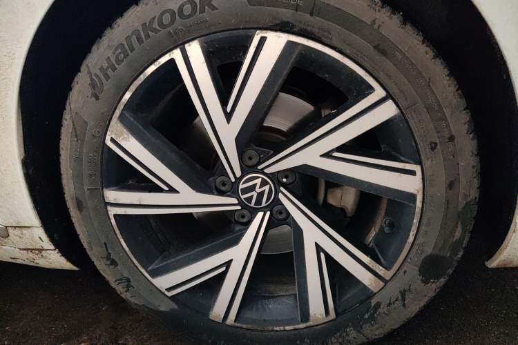 Used Volkswagen CC  Right Front Wheel Hub