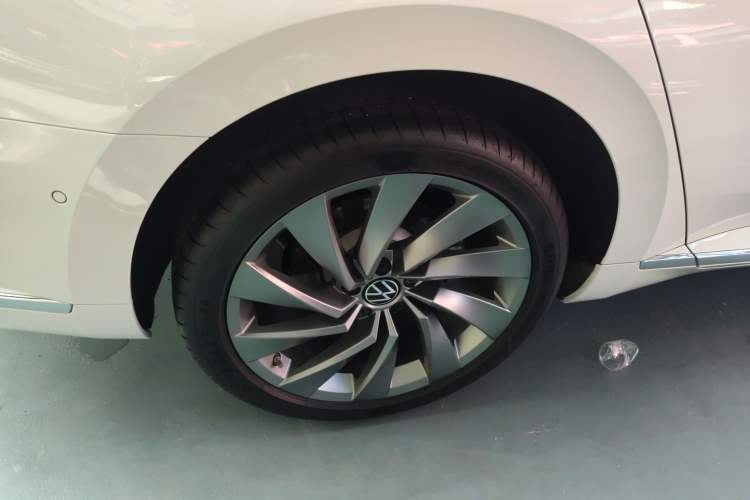 Used Volkswagen CC 2021 380TSI Striking Edition Right Rear Wheel Hub