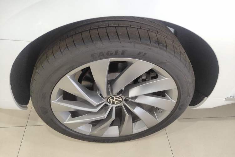 Used Volkswagen CC 2021 380TSI Striking Edition Right Rear Wheel Hub