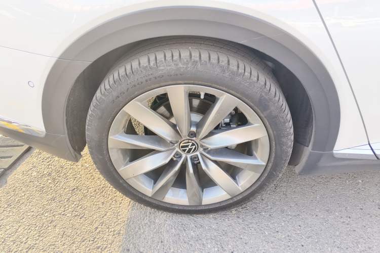 Used Volkswagen CC 2021 Estate Car 380TSI Vizion Edition Right Rear Wheel Hub