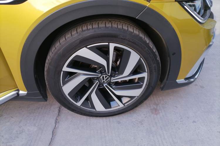 Used Volkswagen CC 2021 Estate Car 380TSI Vizion Edition Right Front Wheel Hub