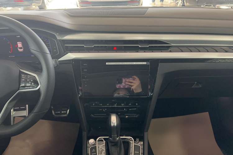 Used Volkswagen CC 2023 380TSI Striking Edition Audio And AC Panel