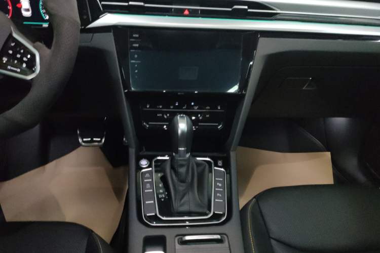 Used Volkswagen CC 2023 380TSI Striking Edition Audio And AC Panel