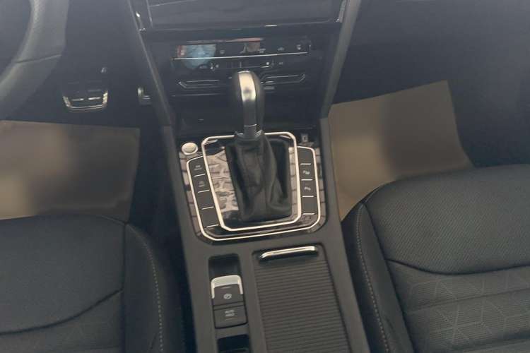 Used Volkswagen CC 2023 380TSI Striking Edition Gear Lever