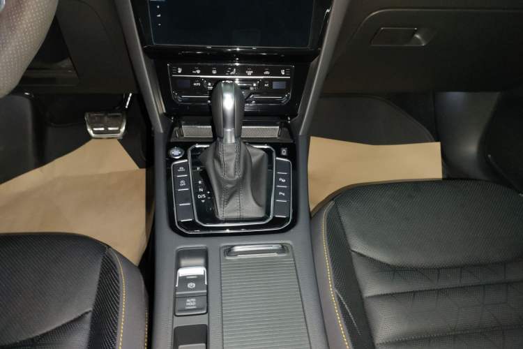 Used Volkswagen CC 2023 380TSI Striking Edition Gear Lever