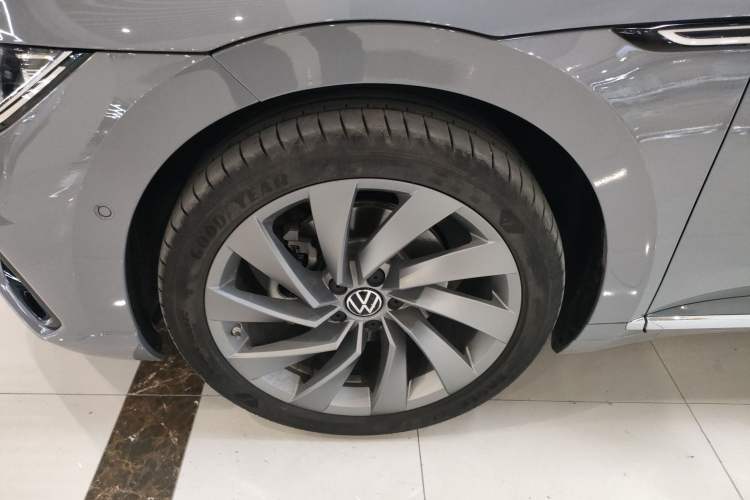 Used Volkswagen CC 2023 380TSI Striking Edition Left Front Wheel Hub