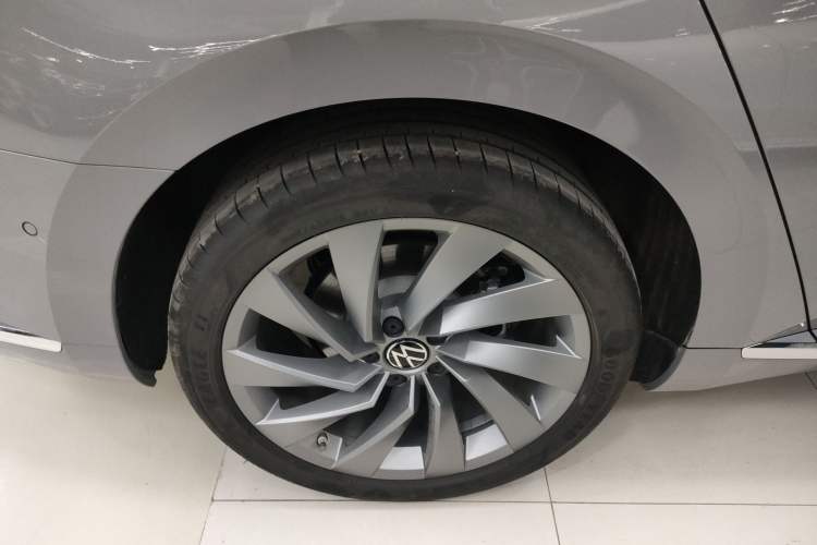Used Volkswagen CC 2023 380TSI Striking Edition Right Rear Wheel Hub