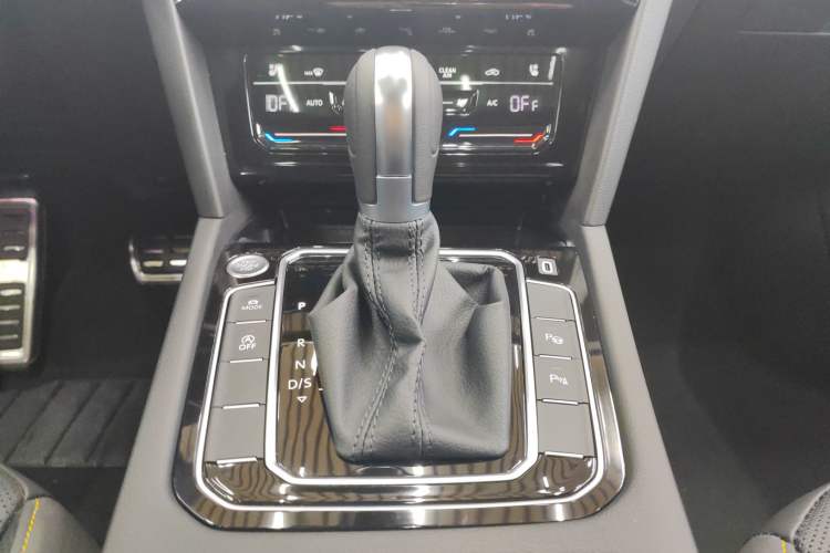 Used Volkswagen CC 2023 380TSI Striking Edition Gear Lever