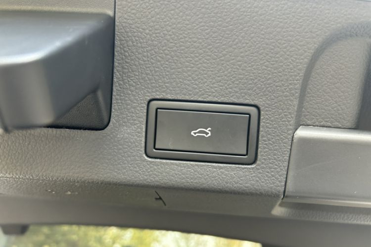 Used Volkswagen CC 2023 380TSI Striking Edition Interior 6