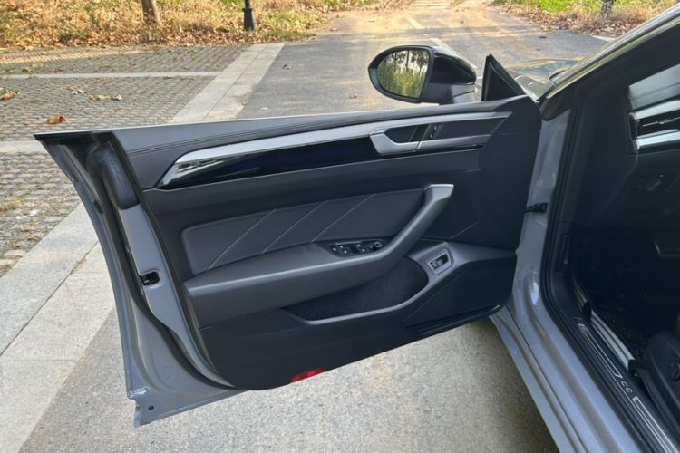 Used Volkswagen CC 2023 380TSI Striking Edition Interior 8