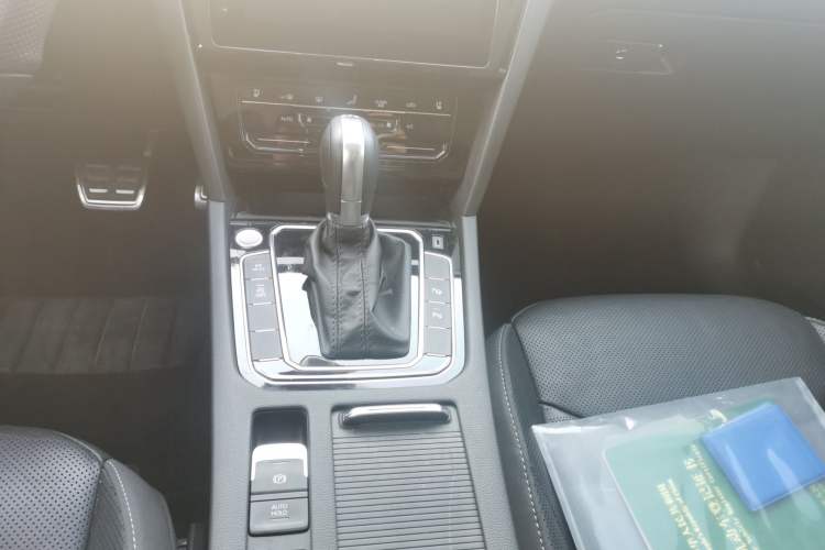 Used Volkswagen CC 2023 380TSI Striking Edition Gear Lever