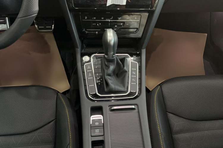 Used Volkswagen CC 2023 380TSI Striking Edition Gear Lever
