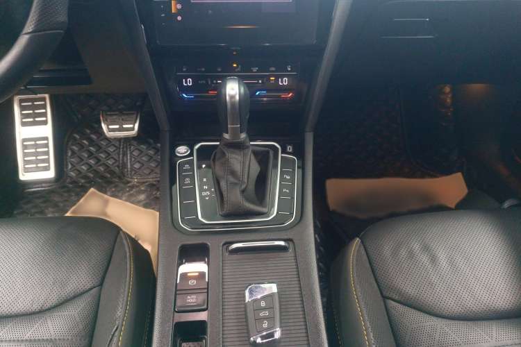 Used Volkswagen CC 2023 380TSI Striking Edition Gear Lever