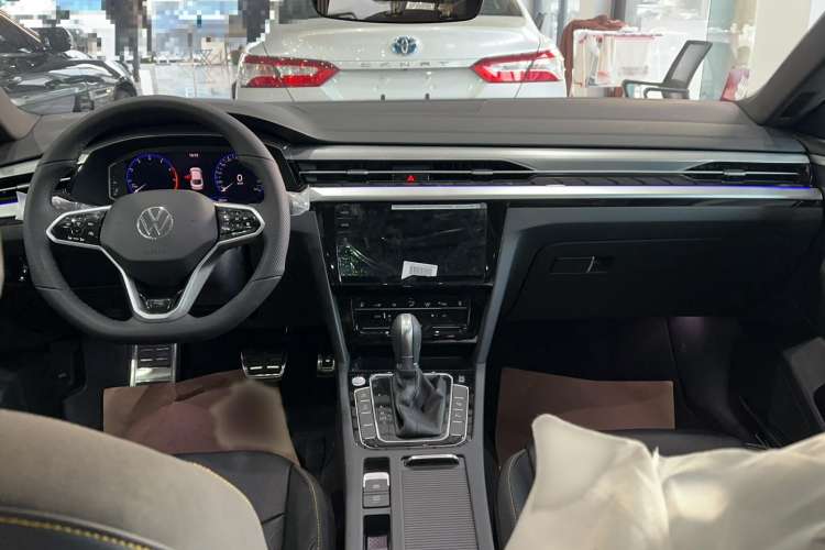 Used Volkswagen CC 2023 380TSI Striking Edition Interior 3