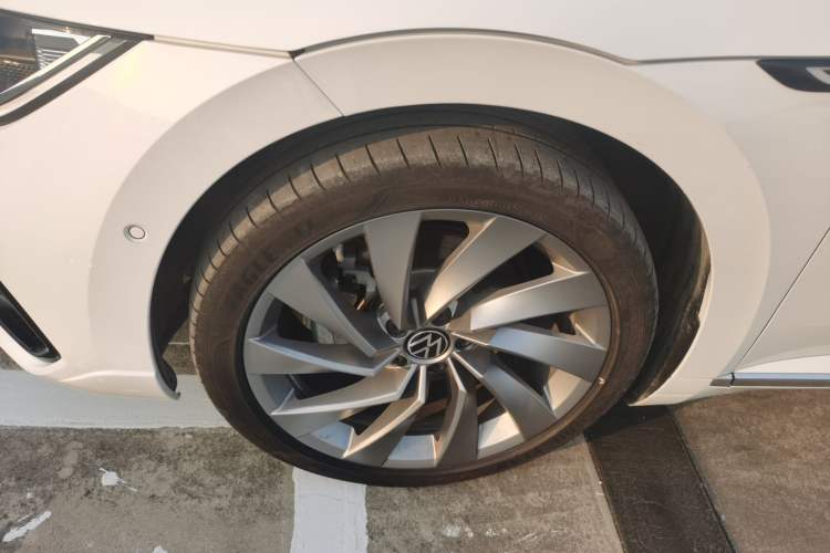 Used Volkswagen CC 2023 380TSI Striking Edition Left Front Wheel Hub