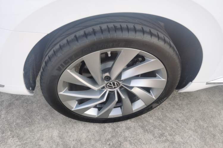 Used Volkswagen CC 2023 380TSI Striking Edition Right Rear Wheel Hub