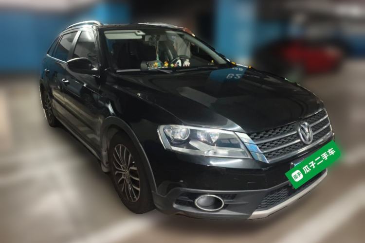 Used Volkswagen Cross Lavida 2014 1.4TSI DSG Front Right 45 Deg