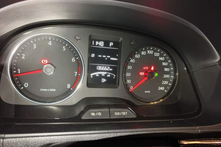 Used Volkswagen Cross Lavida 2014 1.4TSI DSG Odometer Close Up