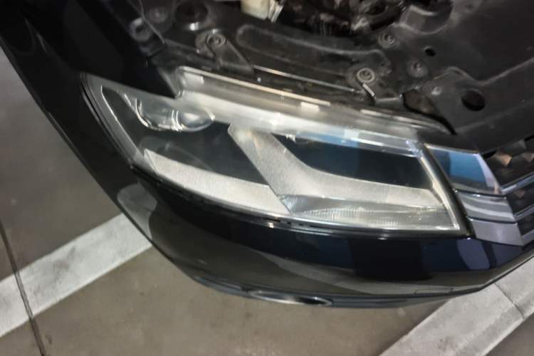 Used Volkswagen Cross Lavida 2014 1.4TSI DSG Right Front Headlight