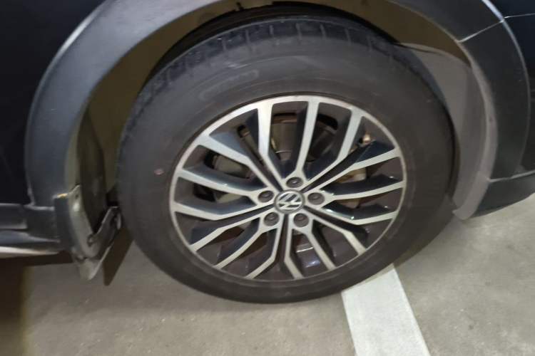 Used Volkswagen Cross Lavida 2014 1.4TSI DSG Right Front Wheel Hub