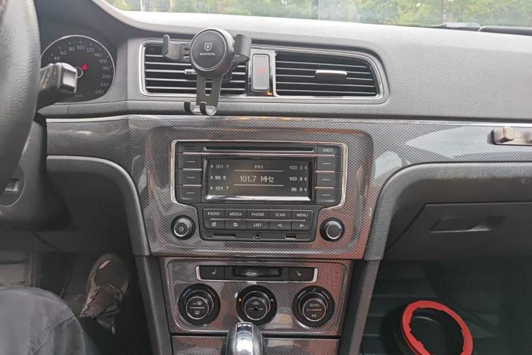 Used Volkswagen Cross Lavida 2014 1.4TSI DSG Audio And AC Panel