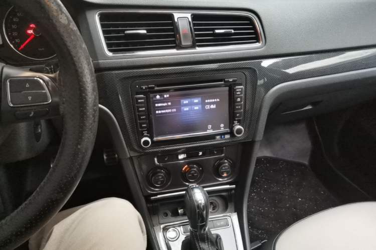 Used Volkswagen Cross Lavida 2014 1.4TSI DSG Audio And AC Panel