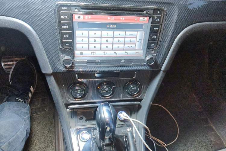 Used Volkswagen Cross Lavida 2014 1.6L Automatic Audio And AC Panel