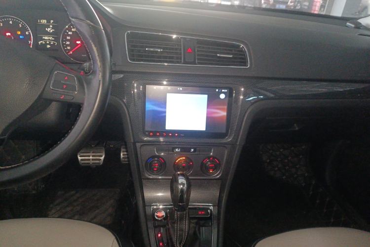 Used Volkswagen Cross Lavida 2014 1.6L Automatic Audio And AC Panel