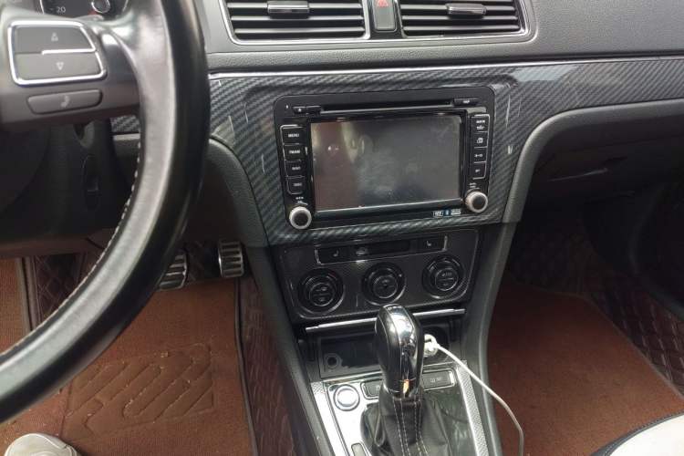 Used Volkswagen Cross Lavida 2014 1.4TSI DSG Audio And AC Panel