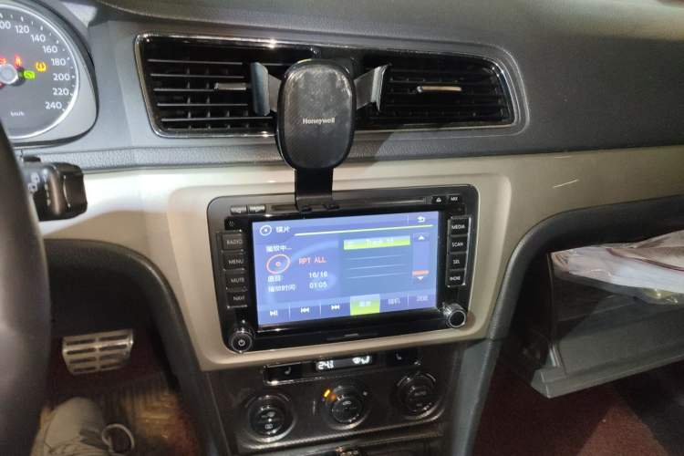 Used Volkswagen Cross Lavida 2014 1.4TSI DSG Audio And AC Panel