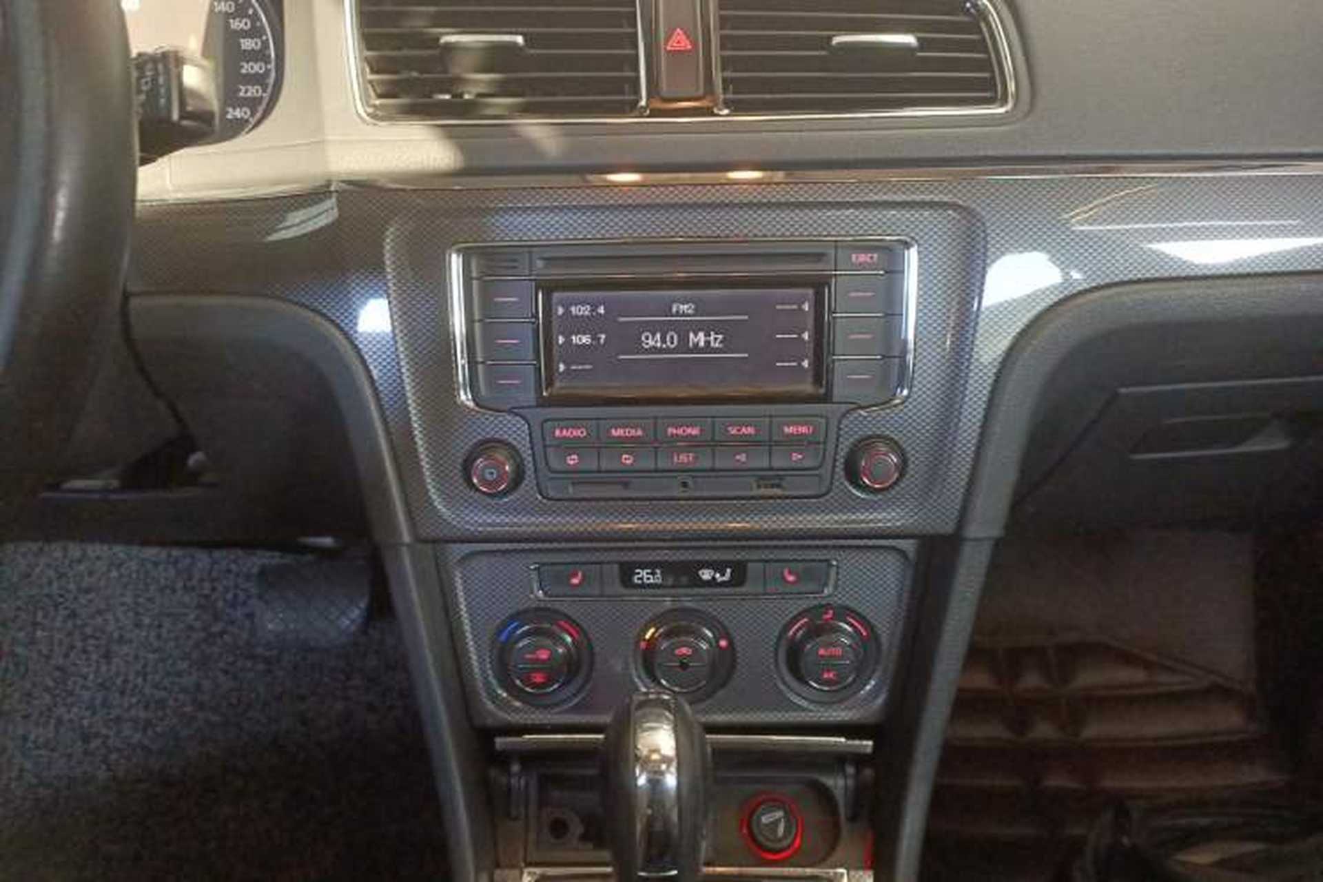 Used Volkswagen Cross Lavida 2014 1.4TSI DSG Audio And AC Panel