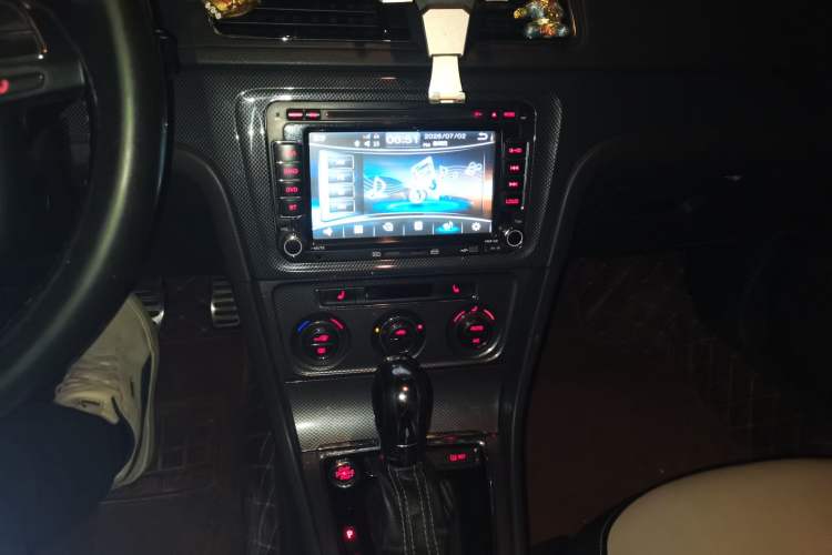 Used Volkswagen Cross Lavida 2014 1.4TSI DSG Audio And AC Panel
