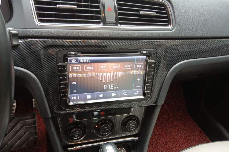 Used Volkswagen Cross Lavida 2014 1.6L Automatic Audio And AC Panel