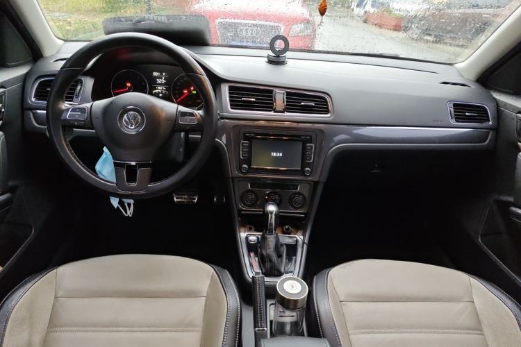 Used Volkswagen Cross Lavida 2014 1.4TSI DSG Center Console