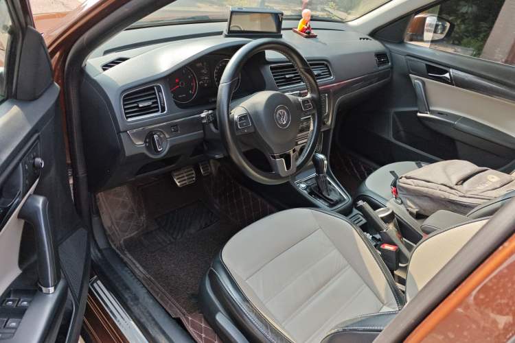 Used Volkswagen Cross Lavida 2014 1.4TSI DSG Center Console
