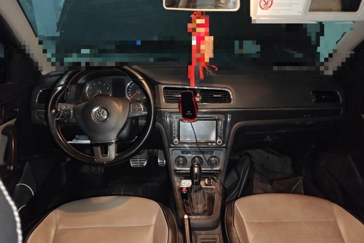 Used Volkswagen Cross Lavida 2014 1.4TSI DSG Center Console