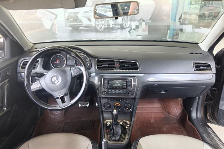 Used Volkswagen Cross Lavida 2014 1.4TSI DSG Center Console