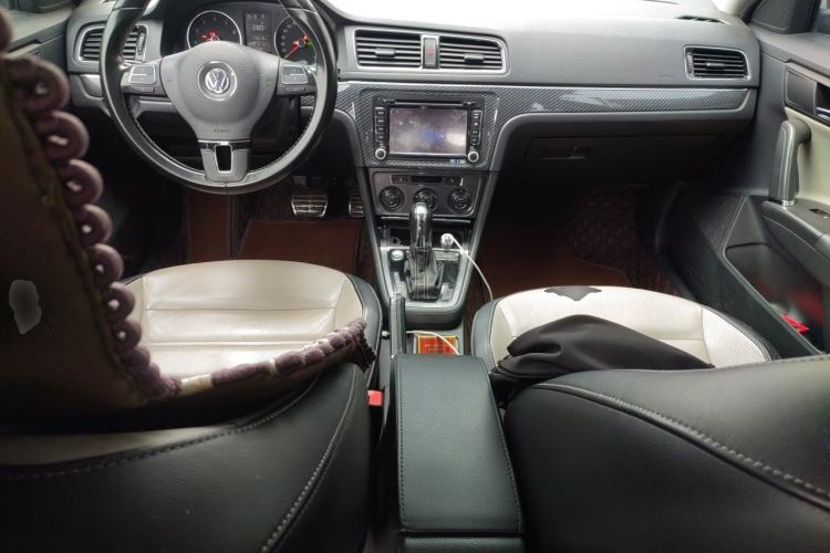 Used Volkswagen Cross Lavida 2014 1.4TSI DSG Center Console