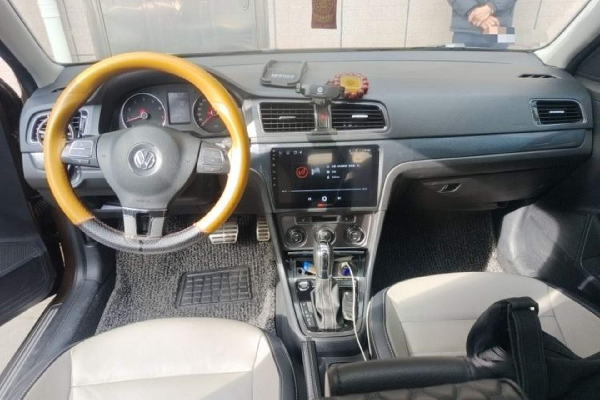 Used Volkswagen Cross Lavida 2014 1.4TSI DSG Center Console