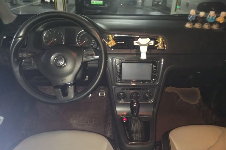 Used Volkswagen Cross Lavida 2014 1.4TSI DSG Center Console