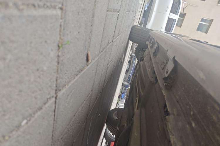 Used Volkswagen Cross Lavida 2014 1.6L Automatic Chassis Front Right
