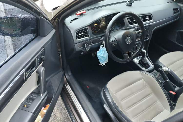 Used Volkswagen Cross Lavida 2014 1.4TSI DSG Driver Seat