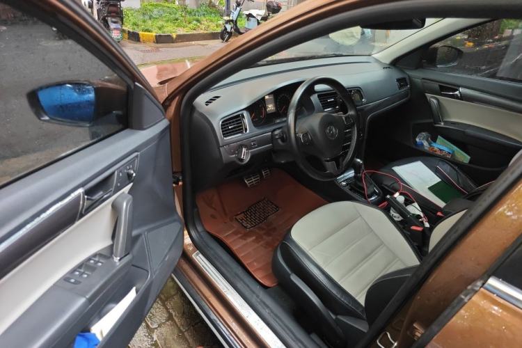 Used Volkswagen Cross Lavida 2014 1.4TSI DSG Driver Seat