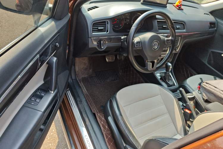 Used Volkswagen Cross Lavida 2014 1.4TSI DSG Driver Seat