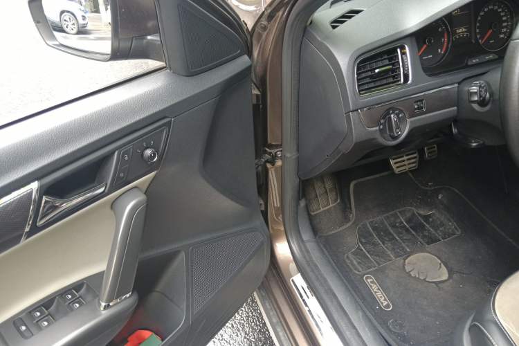 Used Volkswagen Cross Lavida 2014 1.6L Automatic Driver Seat