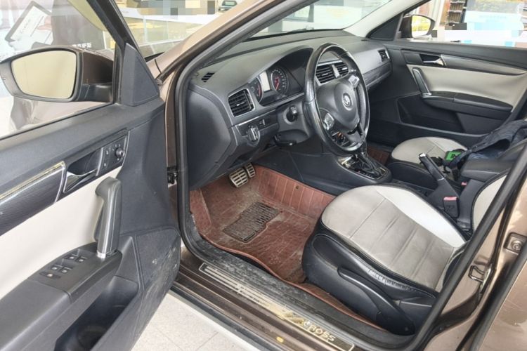 Used Volkswagen Cross Lavida 2014 1.4TSI DSG Driver Seat